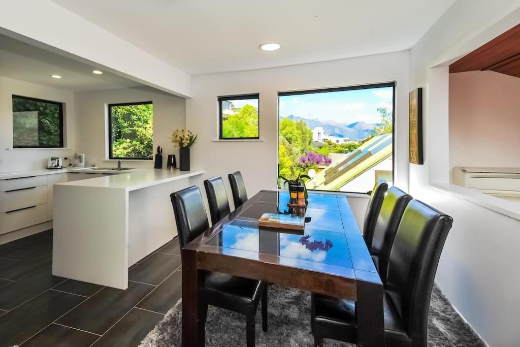 Stunning Home With Amazing Wakatipu Lake Views Distretto di Distretto di Queenstown Esterno foto