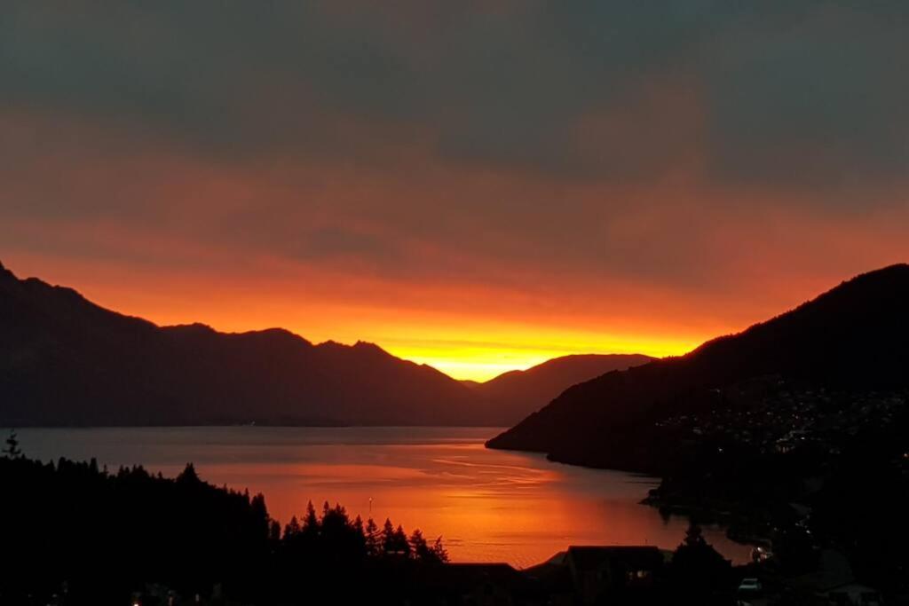 Stunning Home With Amazing Wakatipu Lake Views Distretto di Distretto di Queenstown Esterno foto
